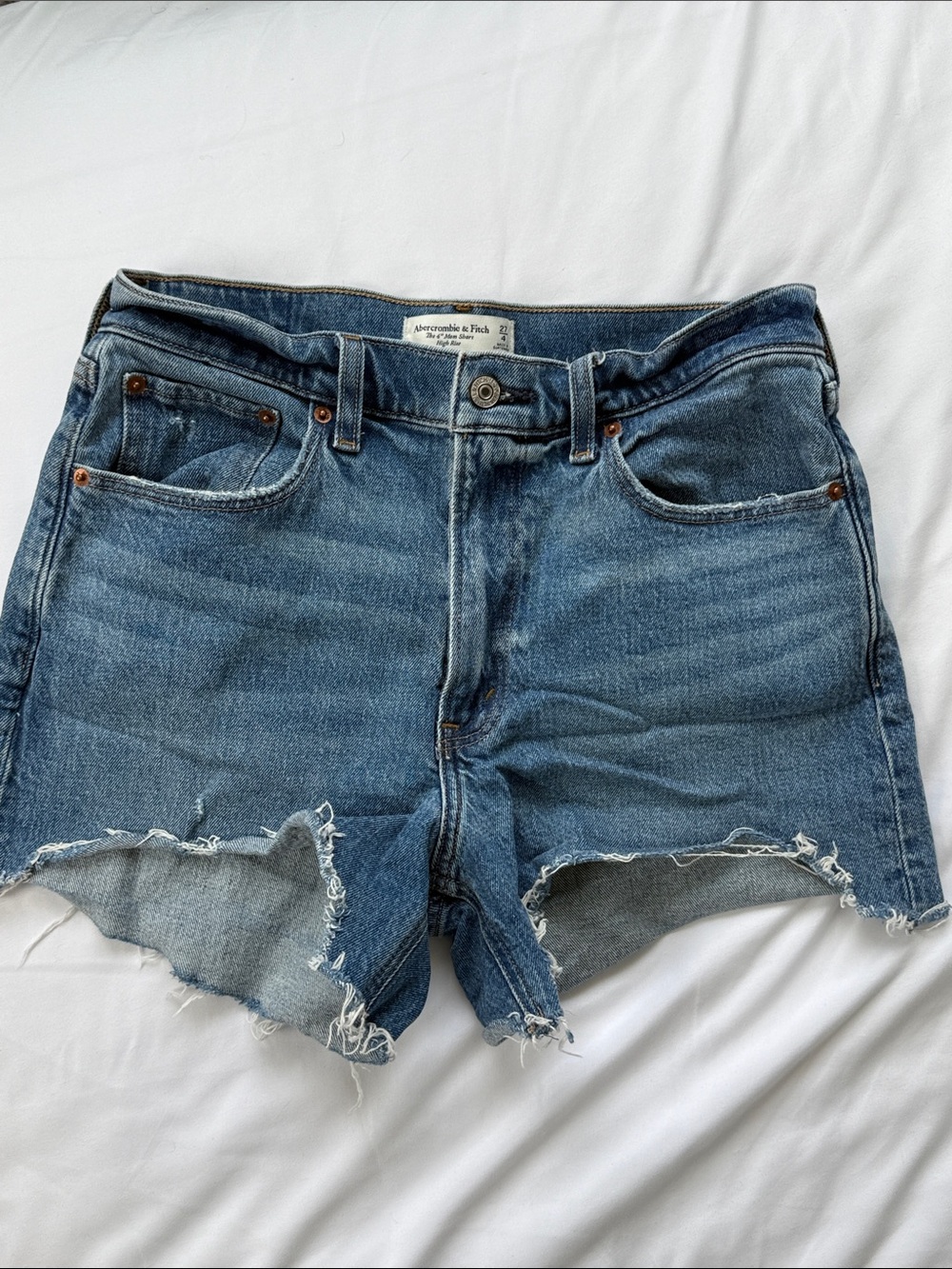Abercrombie & Fitch the 4” mom short High Rise